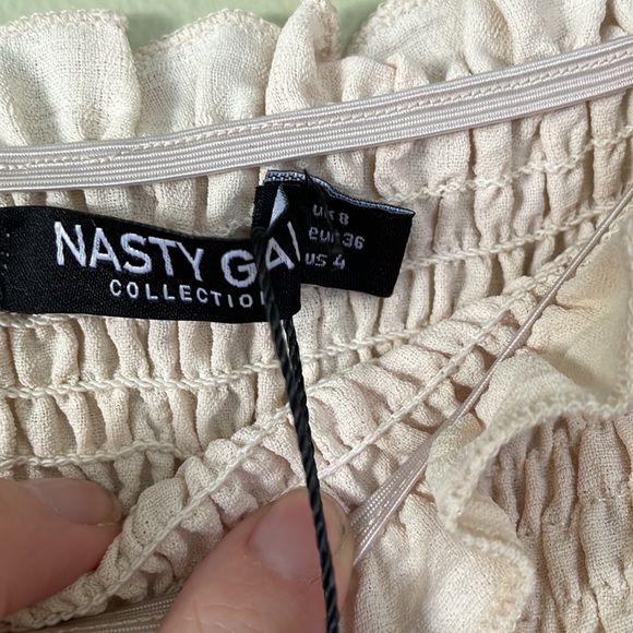 Nasty Gal scrunchy skirt size 4 NWT beige - Picture 2 of 3